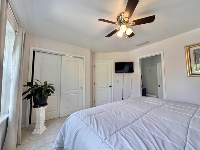 Building Photo - 800 Palomino Ln