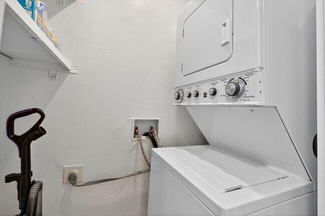 Building Photo - 800 Tropic Isle Dr