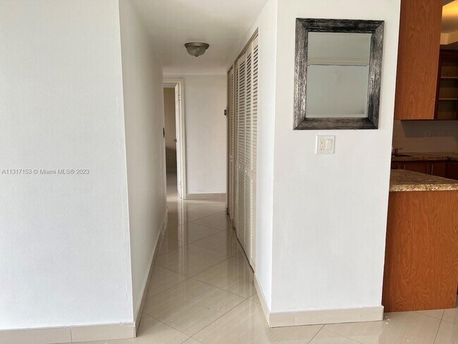 Building Photo - 2500 NE 135th St