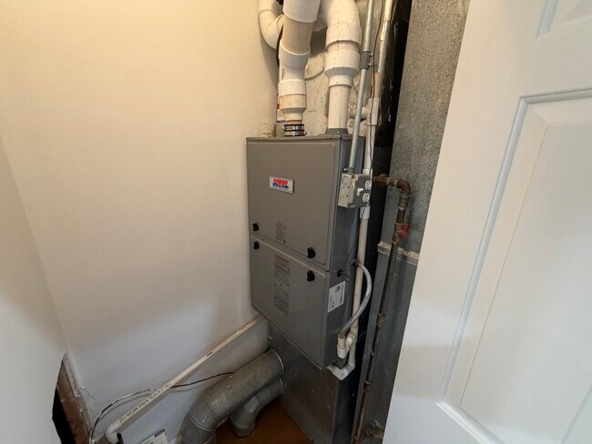 Building Photo - 1347 N Sedgwick St