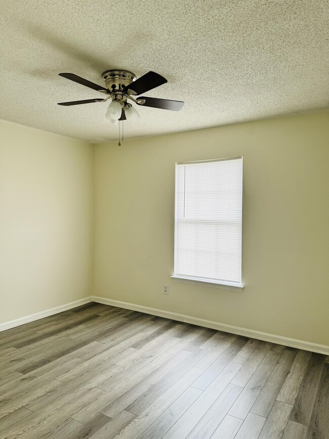 Building Photo - 2607 Bluff View Dr