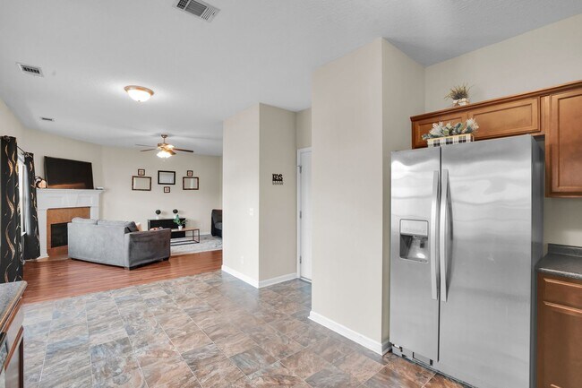 Building Photo - Like New Home for Rent in Hinesville!