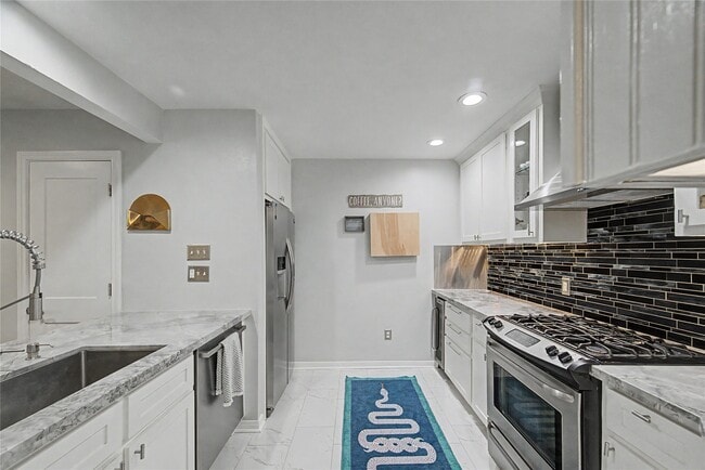 Building Photo - 1104 Buckner St