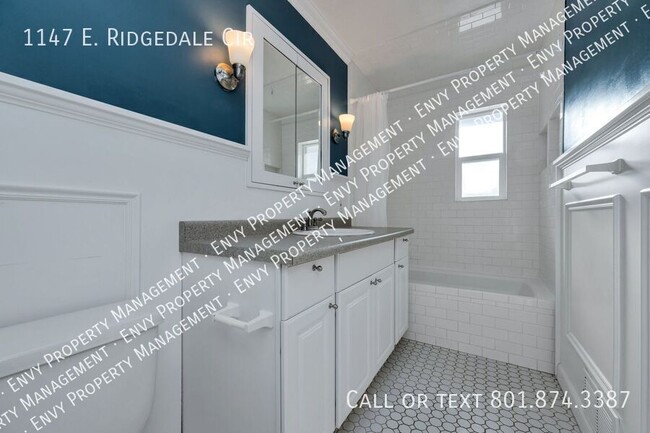Building Photo - 1147 E Ridgedale Cir