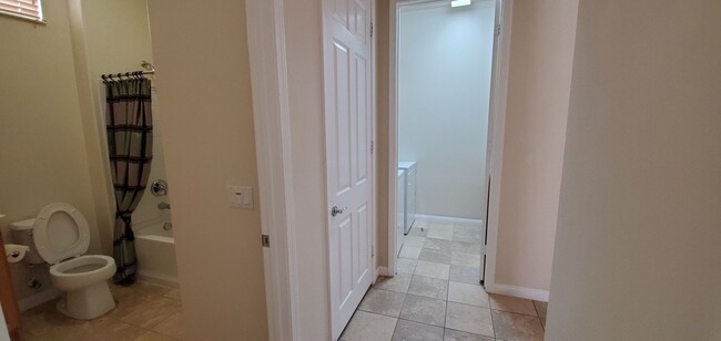 Building Photo - Apple Valley-Del Web Home, 2 Bedrooms,2 Ba...