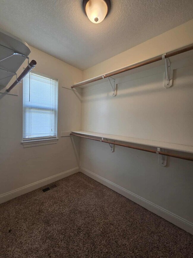Building Photo - Spacious Home for Rent!