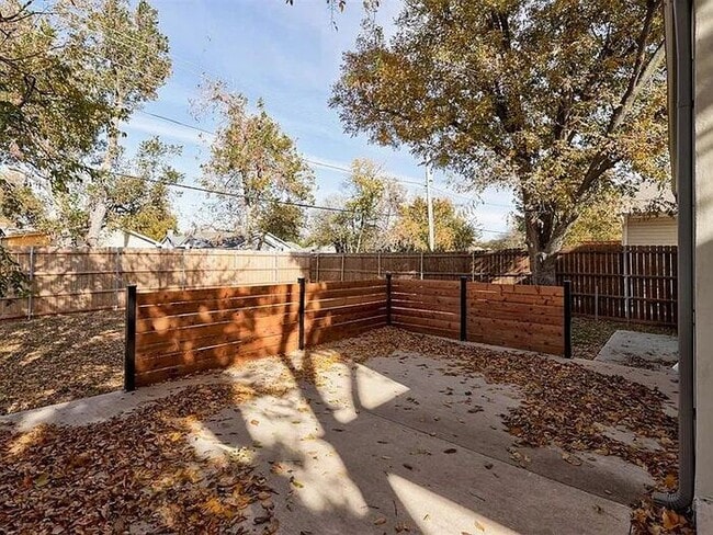 Building Photo - 213 NE 14th St