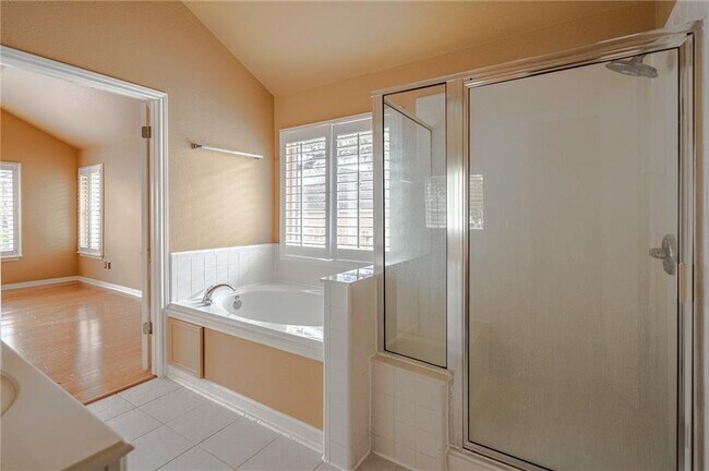 Building Photo - 27 Troon Dr