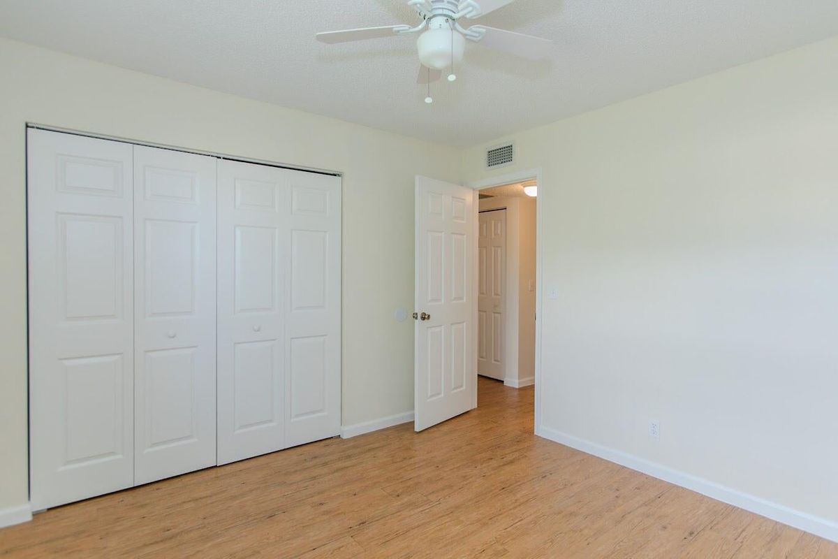 Building Photo - 4464 Oak Terrace Dr