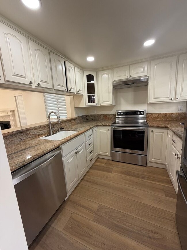 Building Photo - Newly Updated 3 Bedroom 2 Bath!