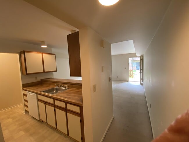 Building Photo - 1000 Linden Ave