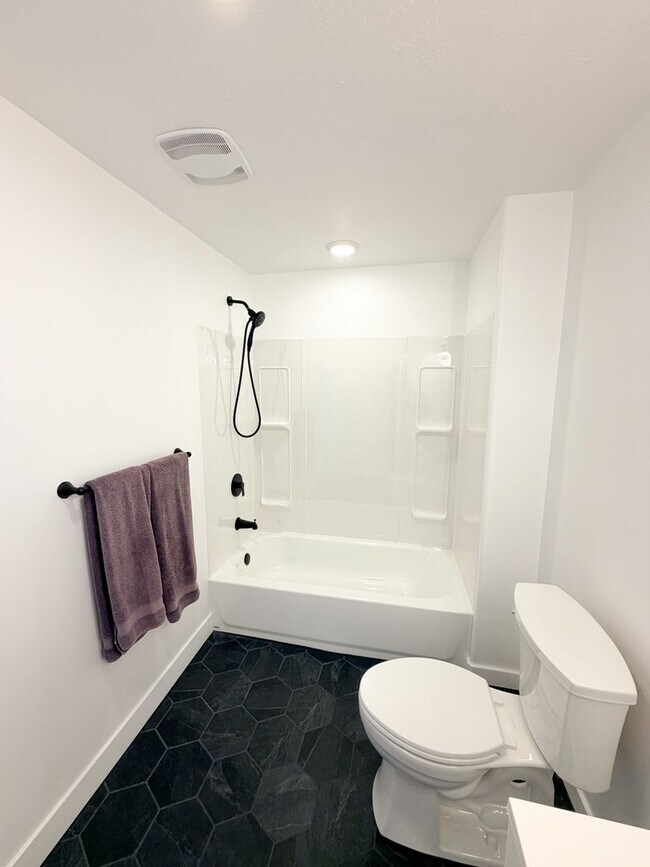 Building Photo - Hidden Springs Gem