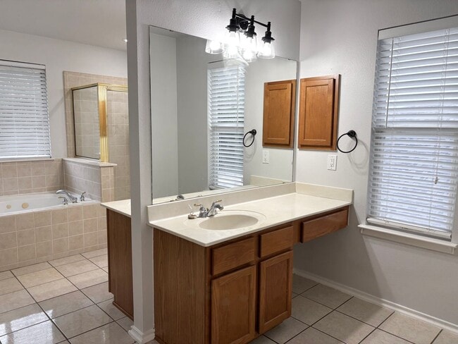 Building Photo - Beautiful 4 Bedroom Home in Gated Community!