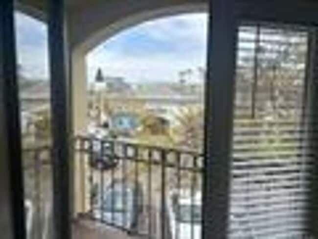 Building Photo - Ground Floor Condo in the heart of Hillcrest