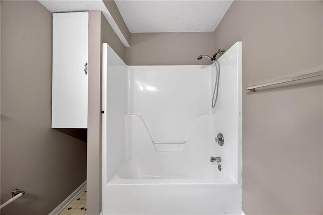 Building Photo - 175 White Tail Hills Dr