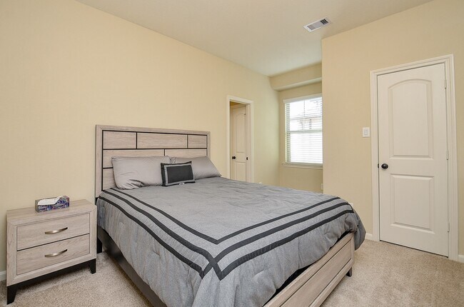 Building Photo - 12235 Stellano Ln