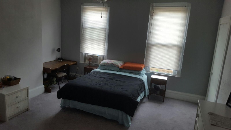 Building Photo - 320 W Sycamore St