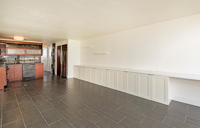 Building Photo - For Rent: 1-Bedroom Condo in Waikiki (24th...