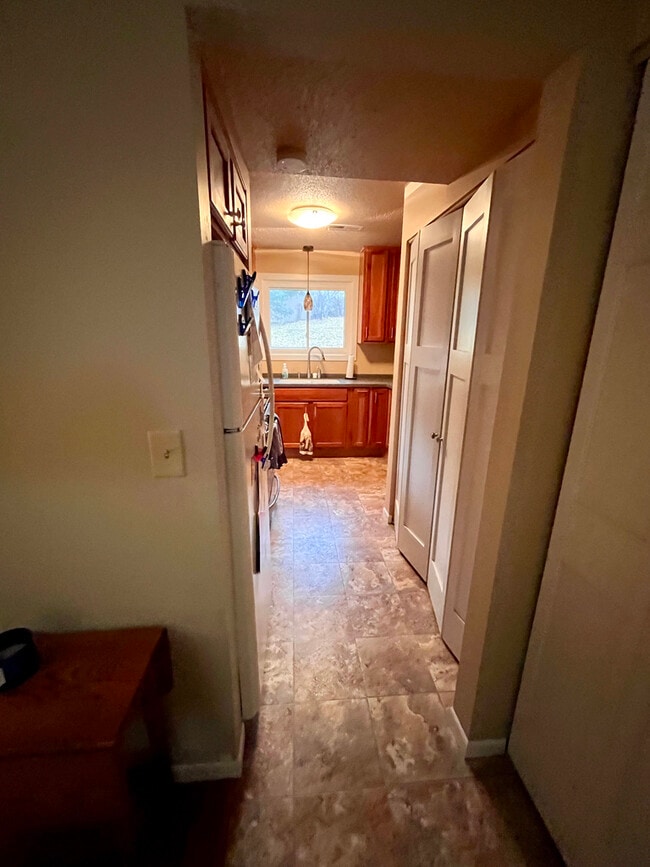 Building Photo - 429 W Eagle Lake Dr