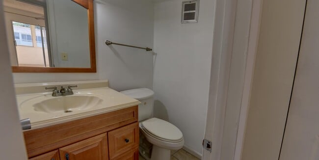 Building Photo - 89 Canterbury D