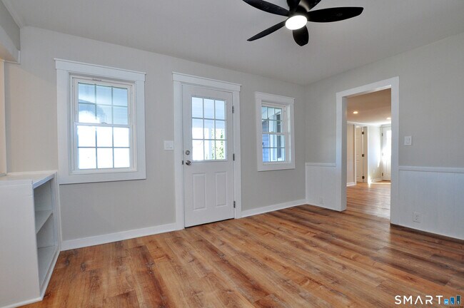 Building Photo - 59 Bridge St