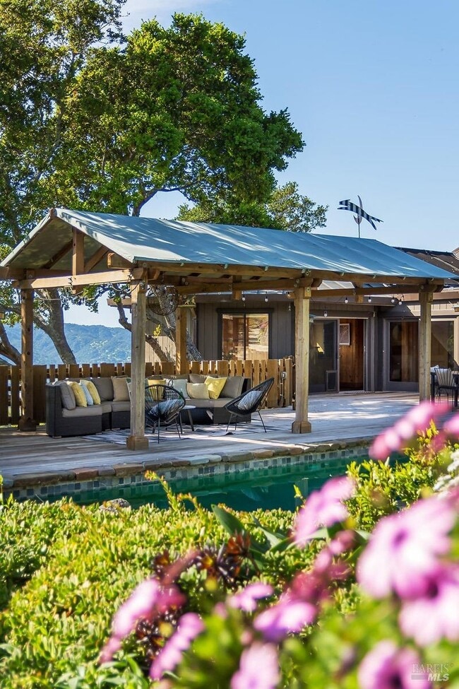 Building Photo - 1100 Bayhills Dr