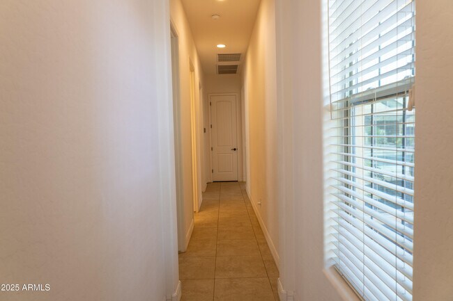 Building Photo - 4571 N Arbor Way