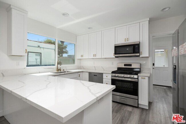 Building Photo - 8918 Cadillac Ave