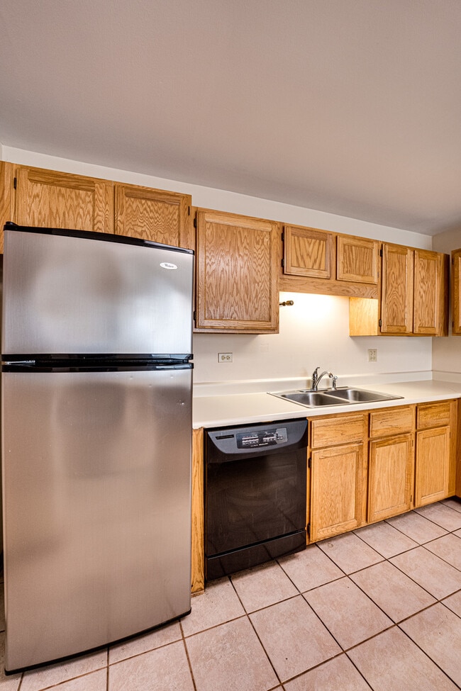 Building Photo - 1640 Hilton Head Dr