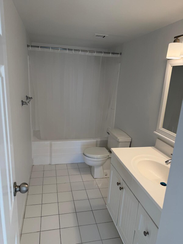 Building Photo - 13499 Biscayne Blvd