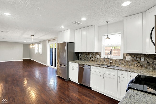 Building Photo - 301 W Pierce St