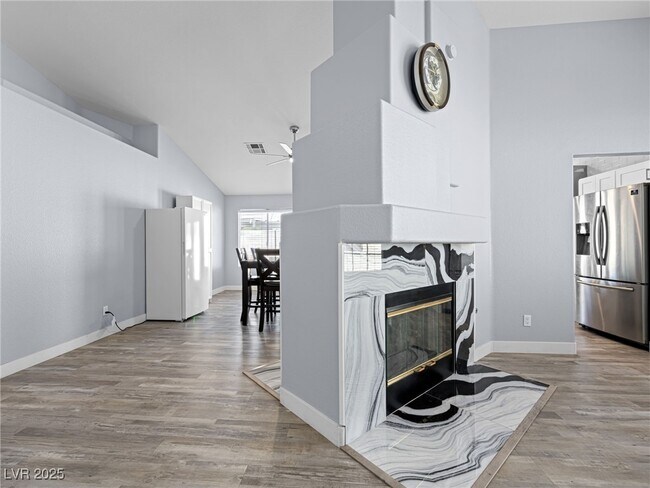 Building Photo - 4749 Califa Dr