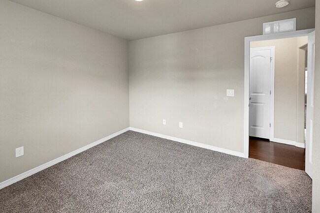 Building Photo - $2,550 - 4 Bed, 3 Bath Home in Colorado Sp...