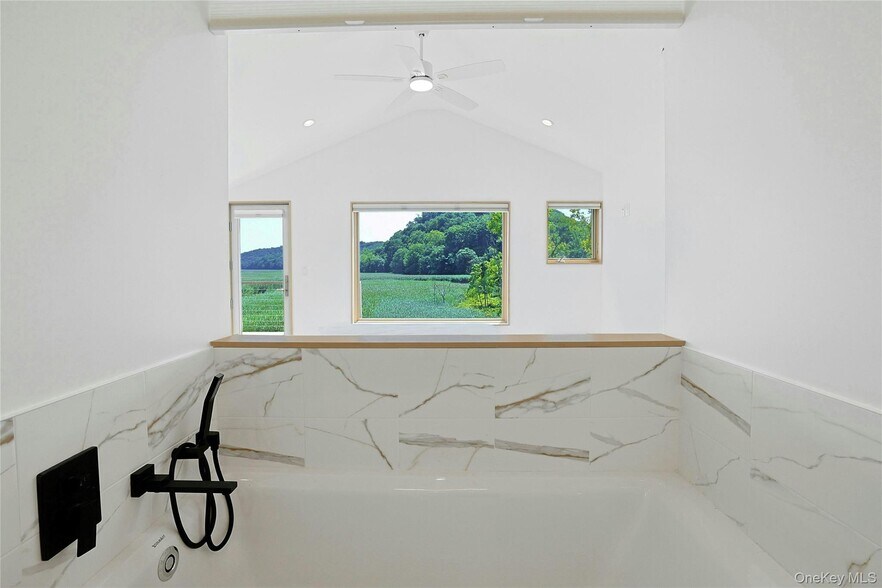 Building Photo - 93 Paradise Ave