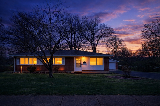 Building Photo - 2403 Meadow Dr