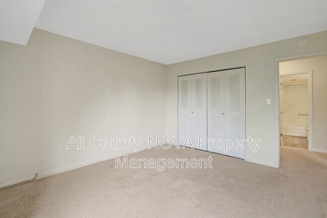 Building Photo - 3800 Powell Ln