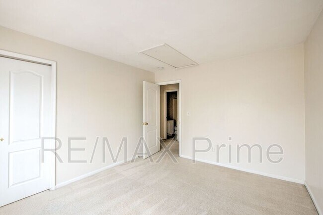 Building Photo - 1560 Wynd Crest Way