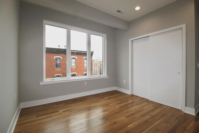 Building Photo - 1642 Cambridge St