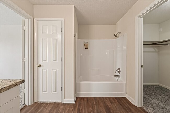 Building Photo - 14837 Peachmeadow Ln