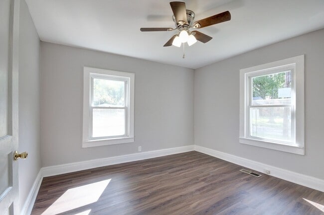 Building Photo - Charming Renovated Ranch Style Home With  Hardwood Flooring and White Cabinetry