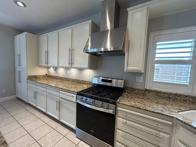 Building Photo - 3052 Red Oak Ct