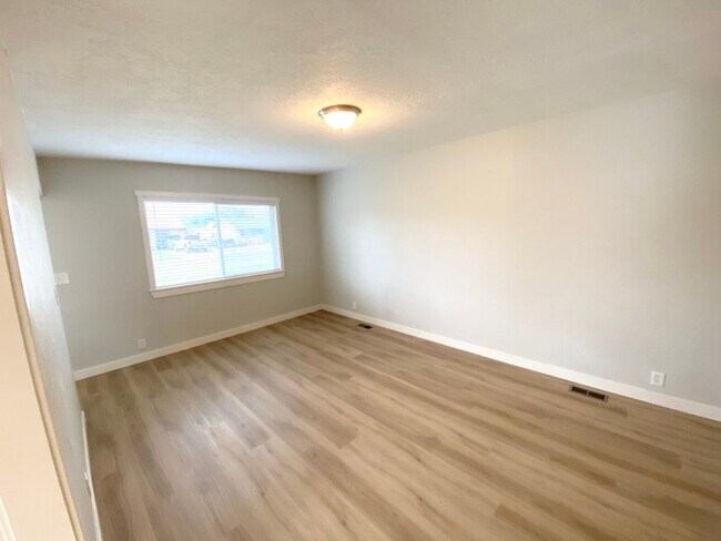 Building Photo - 1134 W 300 N St