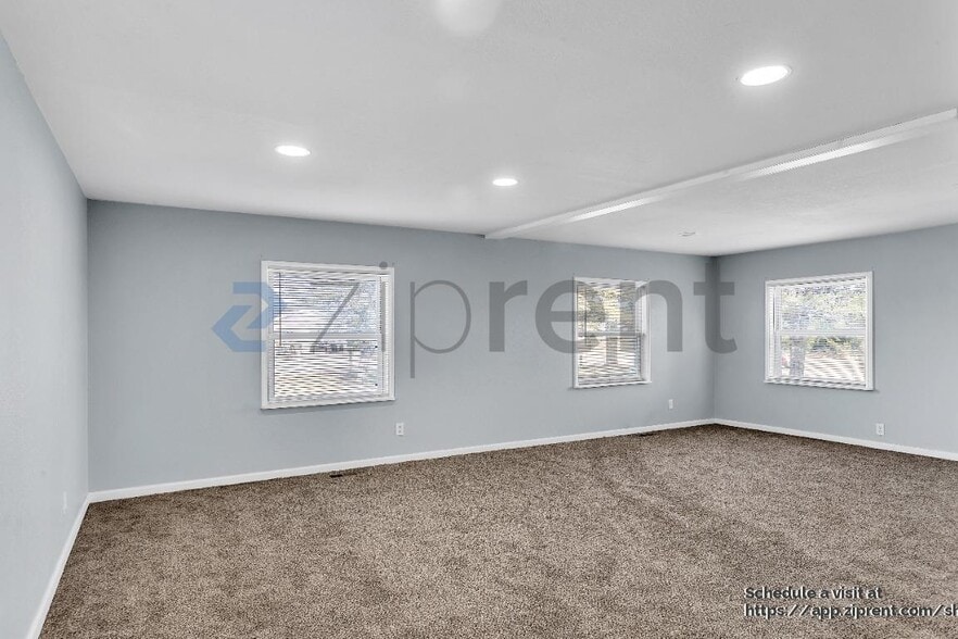 Building Photo - 1615 E 90th St S