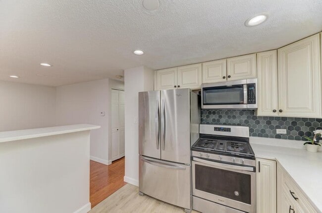 Building Photo - 1549 Revere Cir