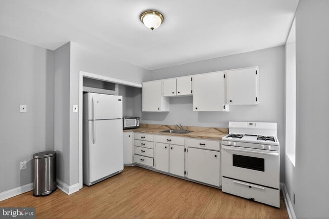 Building Photo - 4332 Mitchell St