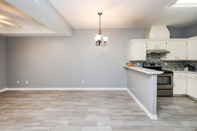 Building Photo - 205 W San Carlos St