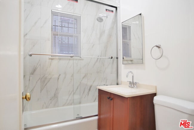 Building Photo - 611 Cloverdale Ave