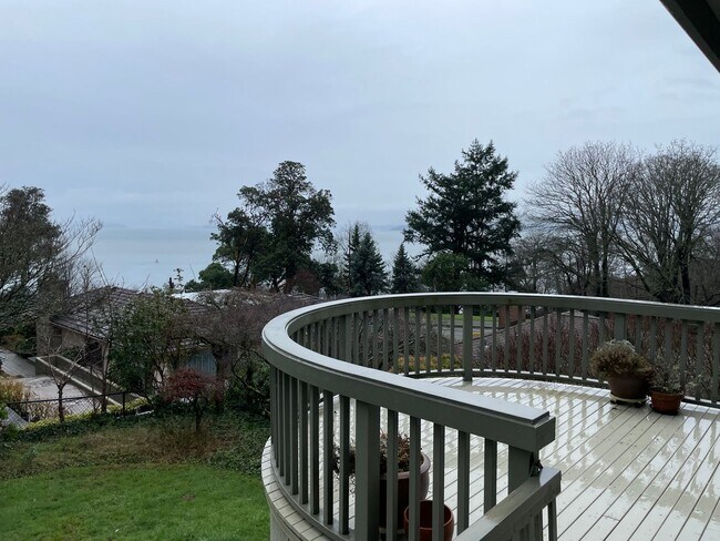 Building Photo - Magnolia Sound view home located near coveted Carleton park neighborhood