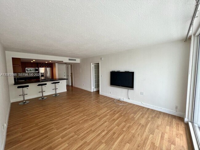 Building Photo - 2030 S Ocean Dr