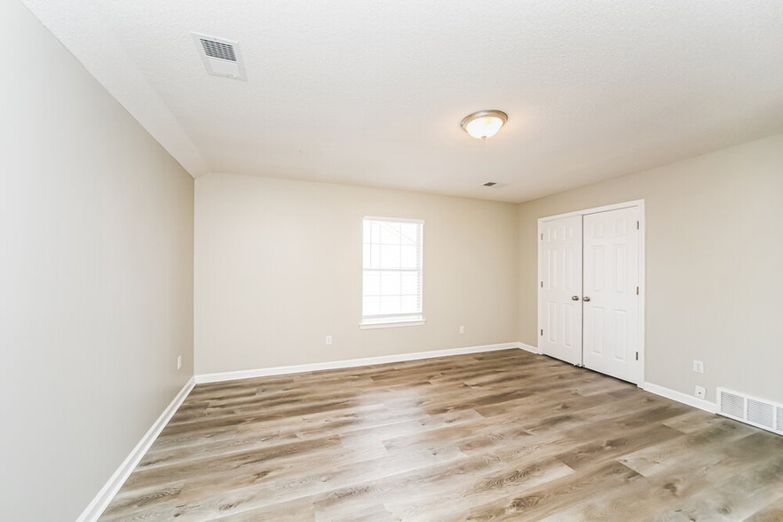 Building Photo - 10738 Pecan View Dr